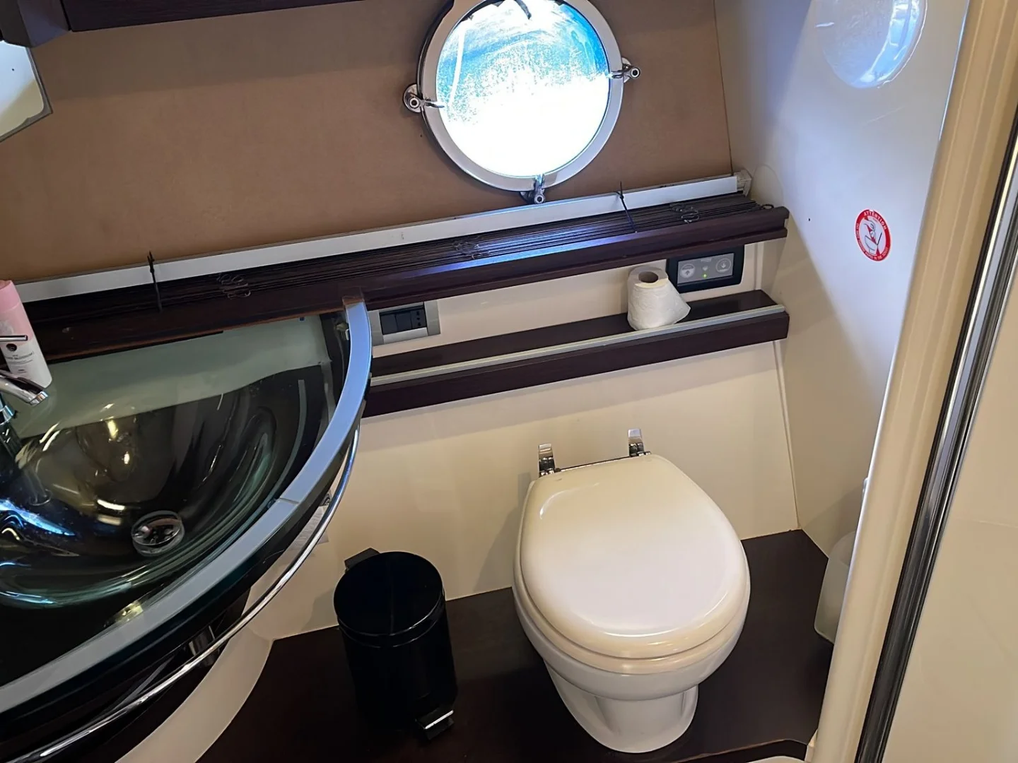 Azimut 68 S of 2007 for Sale - Photo 35