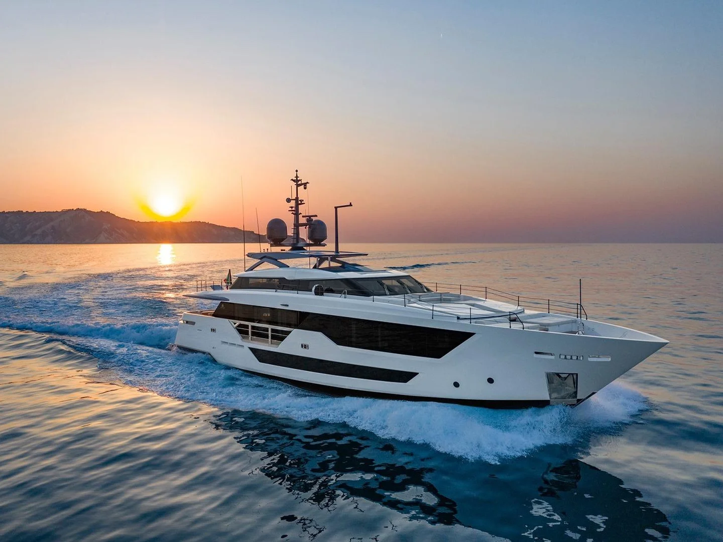 ALVIUM | Ferretti Custom Line 106 - Photo 3