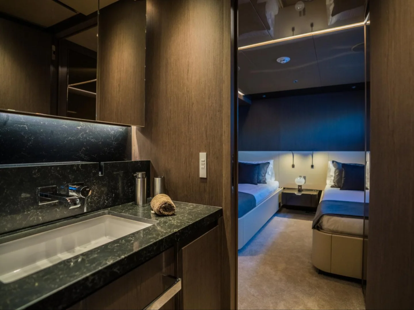 ALVIUM | Ferretti Custom Line 106 - Photo 40
