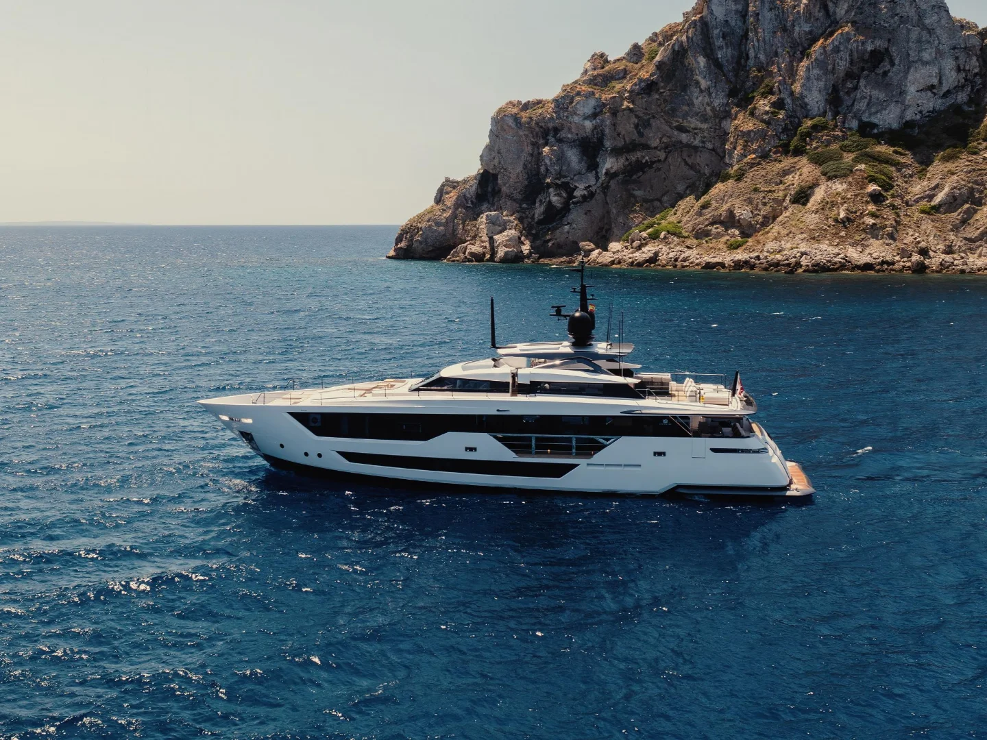 ALVIUM | Ferretti Custom Line 106 - Photo 7