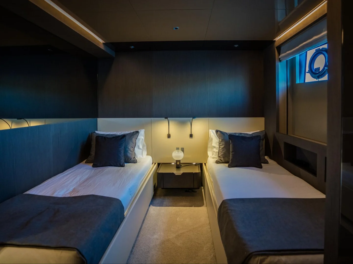 ALVIUM | Ferretti Custom Line 106 - Photo 42