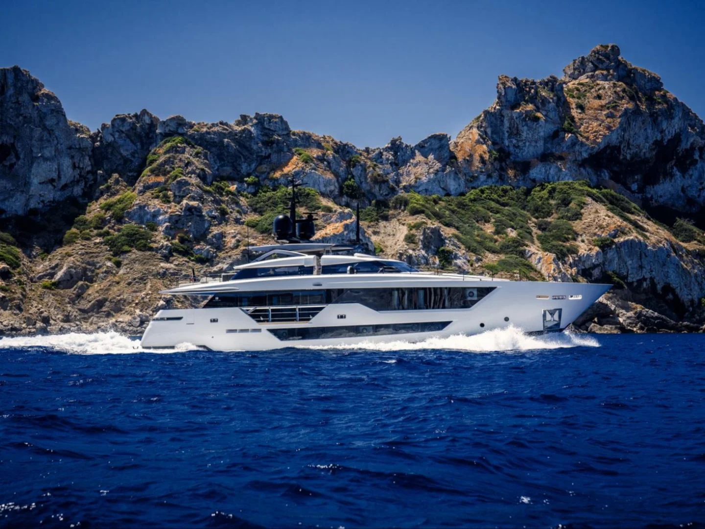ALVIUM | Ferretti Custom Line 106 - Photo 6