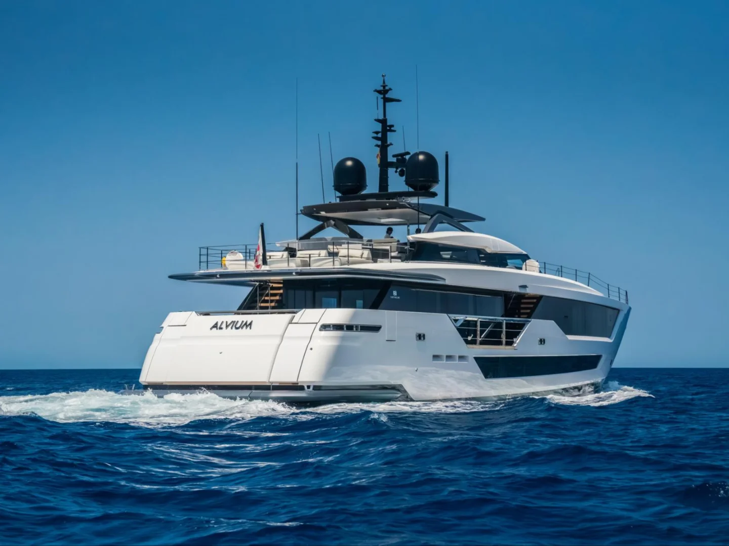 ALVIUM | Ferretti Custom Line 106 - Photo 4
