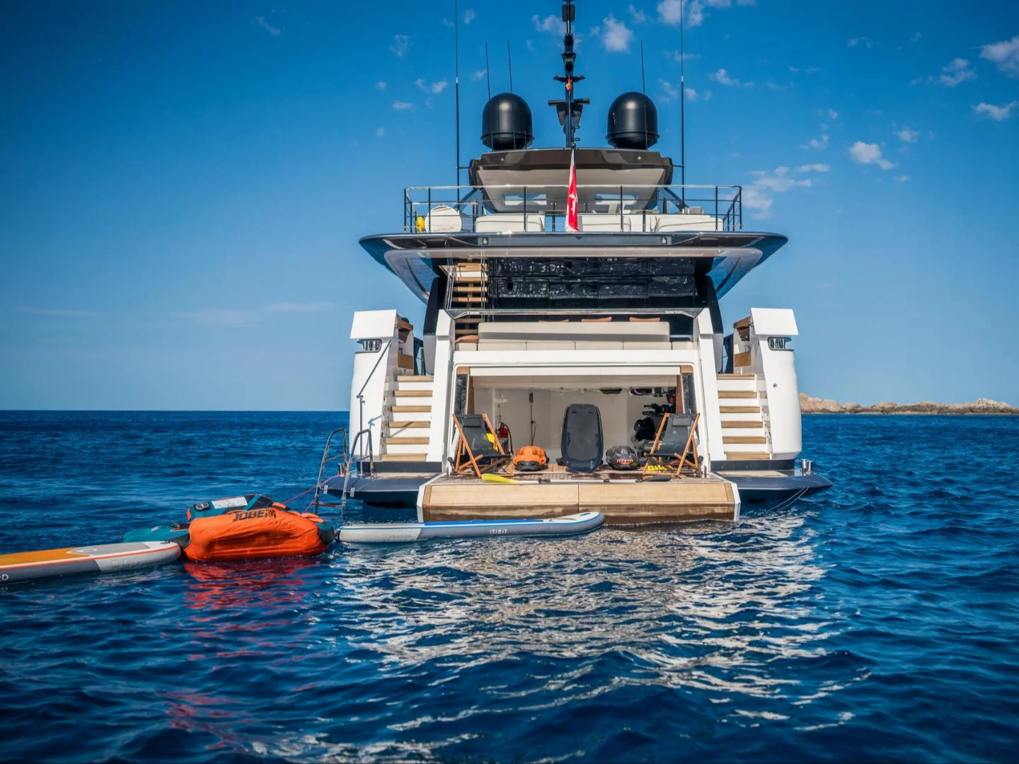 ALVIUM | Ferretti Custom Line 106 - Photo 8