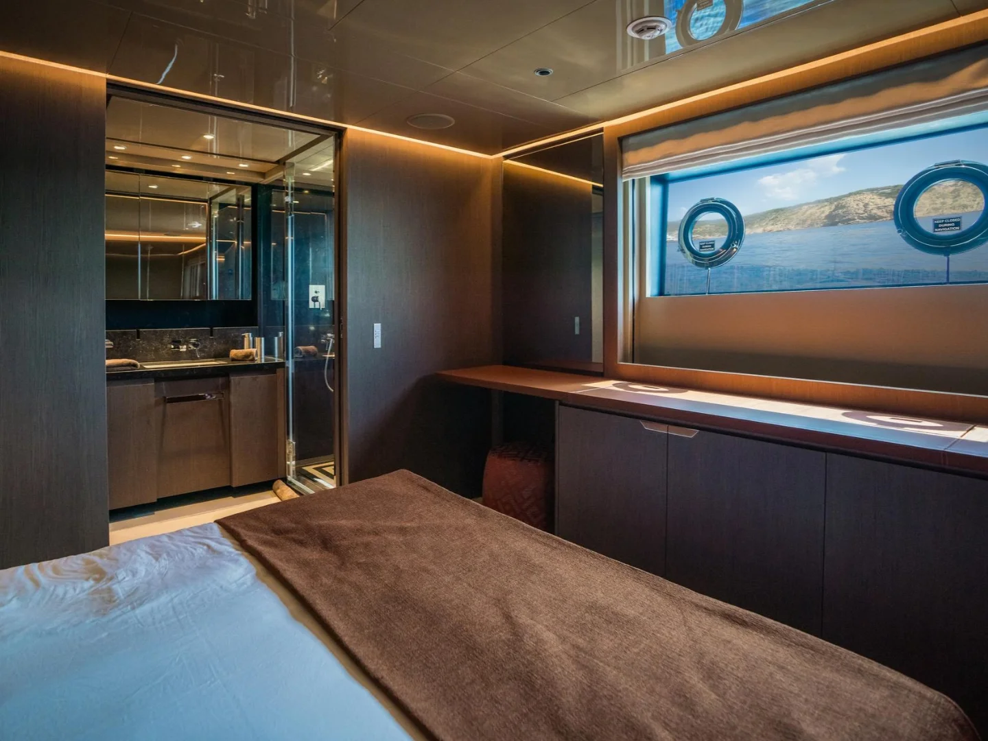 ALVIUM | Ferretti Custom Line 106 - Photo 32