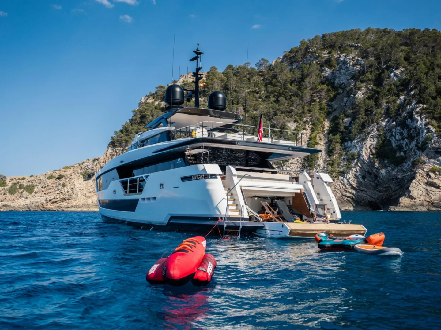 ALVIUM | Ferretti Custom Line 106 - Photo 5