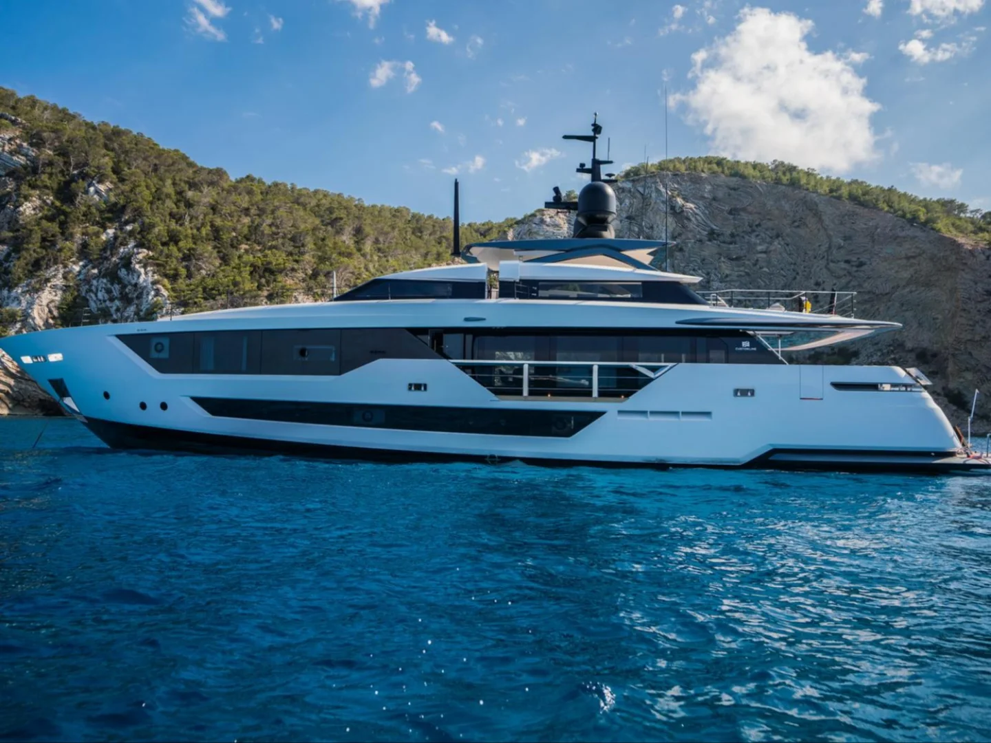 ALVIUM | Ferretti Custom Line 106 - Photo 2