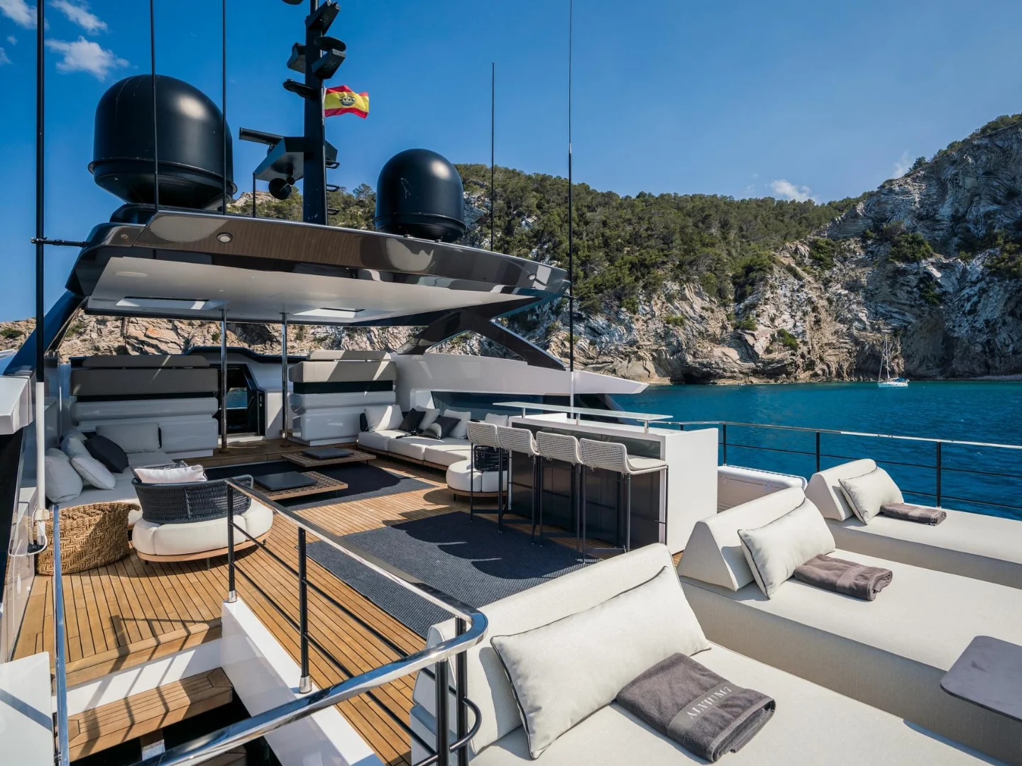 ALVIUM | Ferretti Custom Line 106 - Photo 16