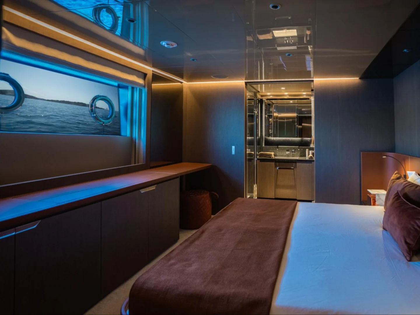ALVIUM | Ferretti Custom Line 106 - Photo 37