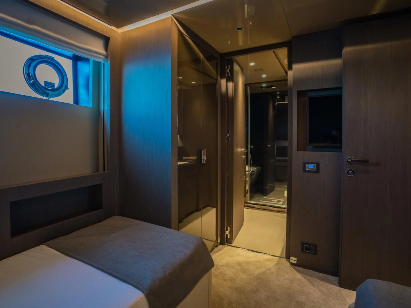 ALVIUM | Ferretti Custom Line 106 - Photo 41