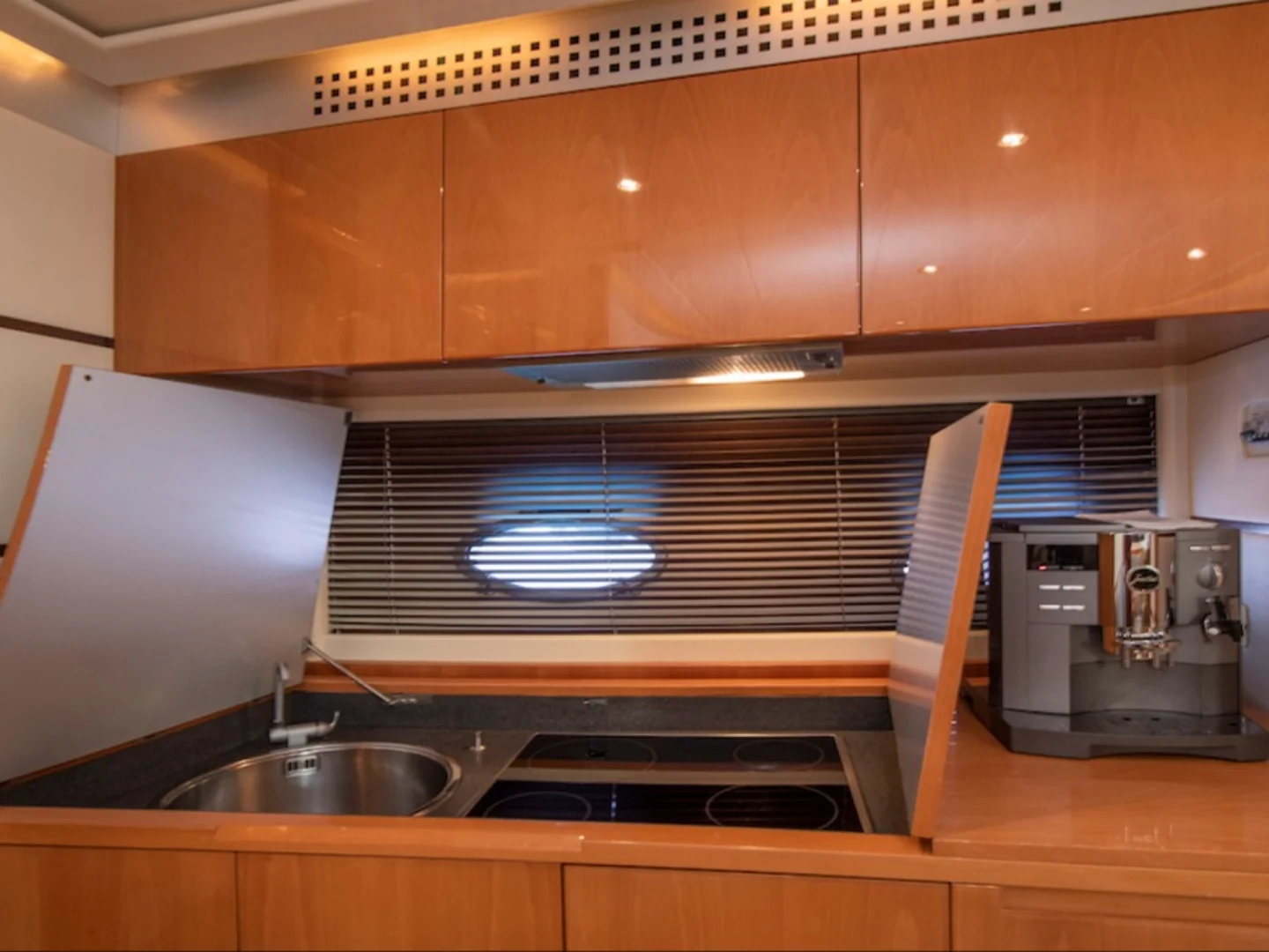 OPTIMUM | Pershing 62 - Photo 13