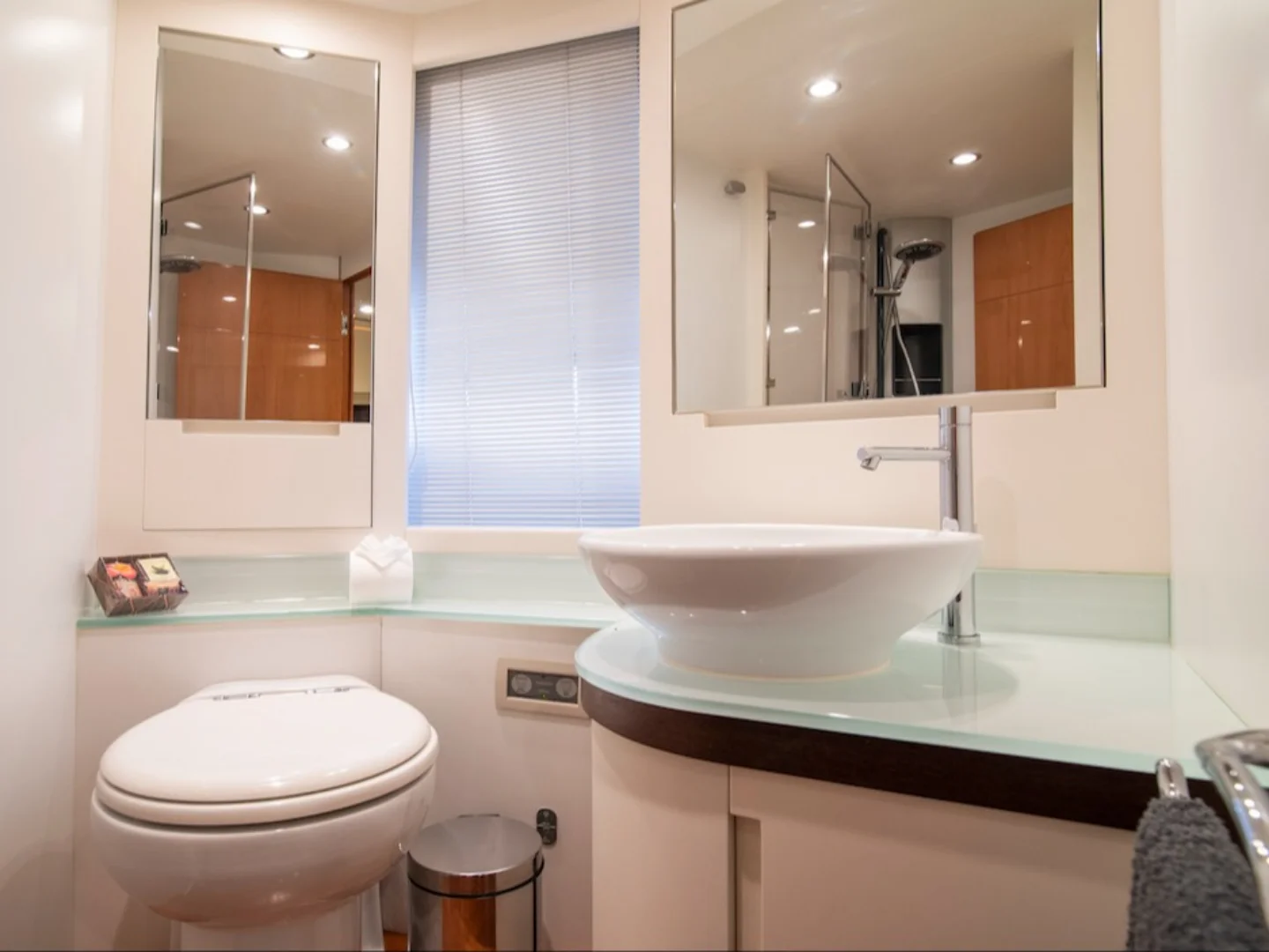 OPTIMUM | Pershing 62 - Photo 11