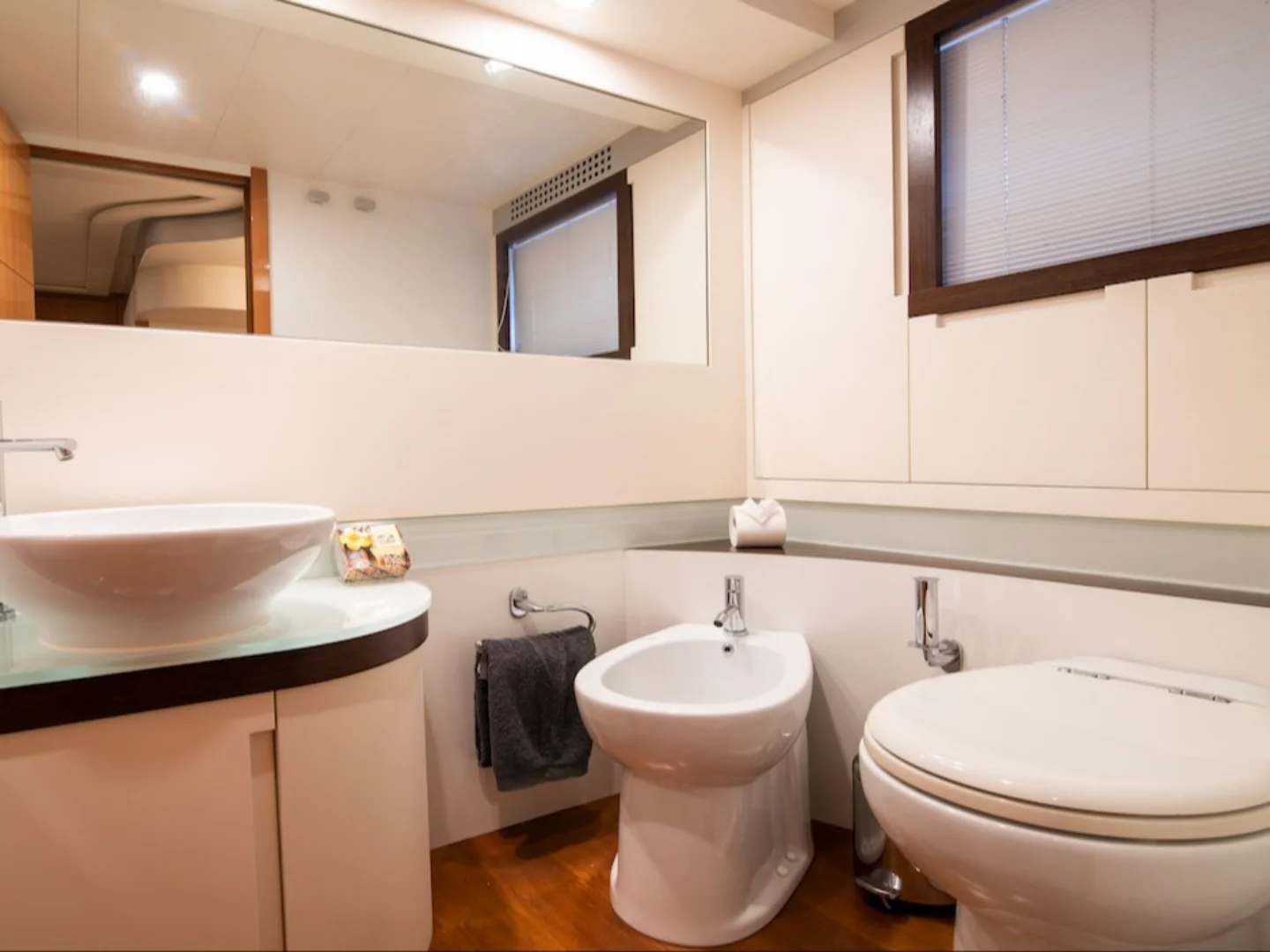 OPTIMUM | Pershing 62 - Photo 9