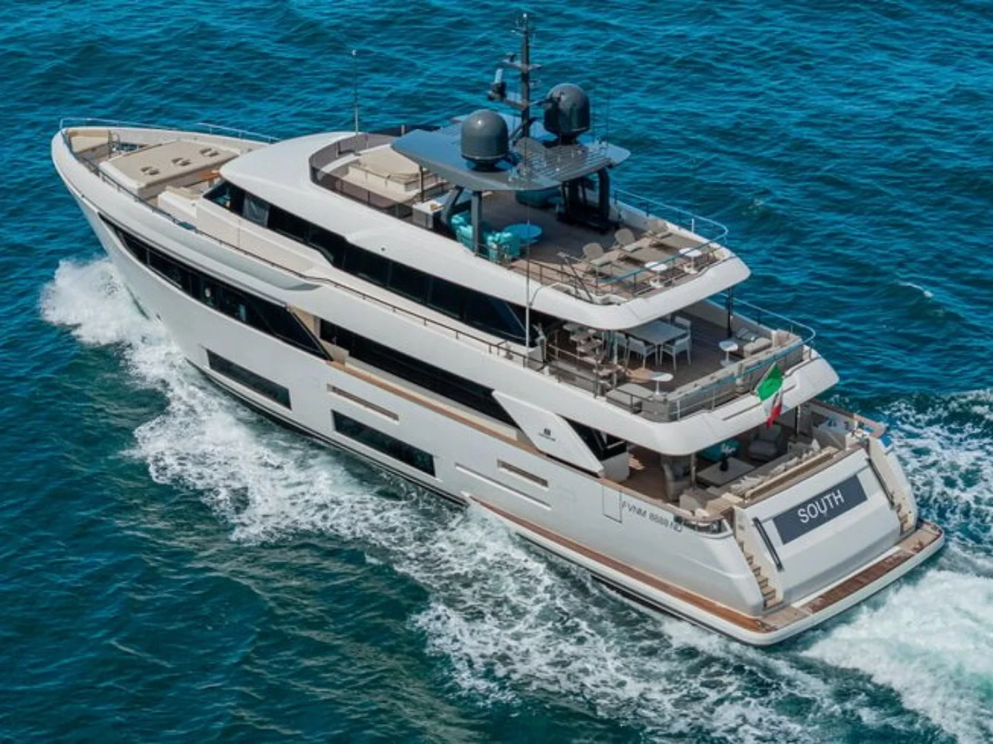 SOUTH | Custom Line Navetta 33