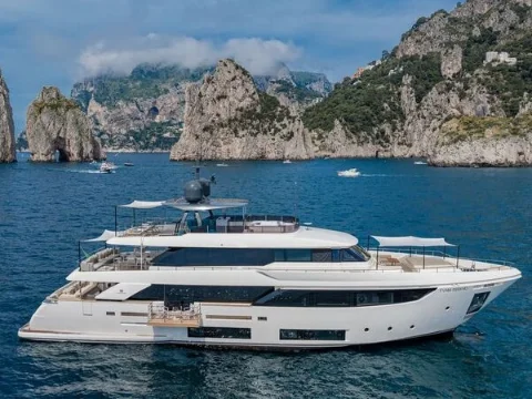 SOUTH | Custom Line Navetta 33