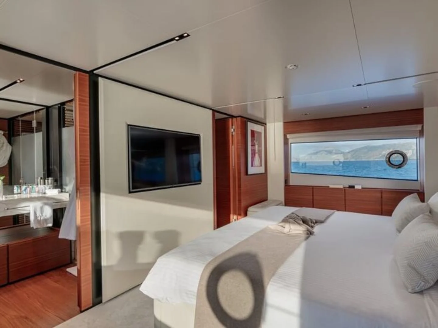 SOUTH | Custom Line Navetta 33 - Photo 37