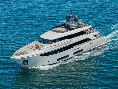 SOUTH | Custom Line Navetta 33