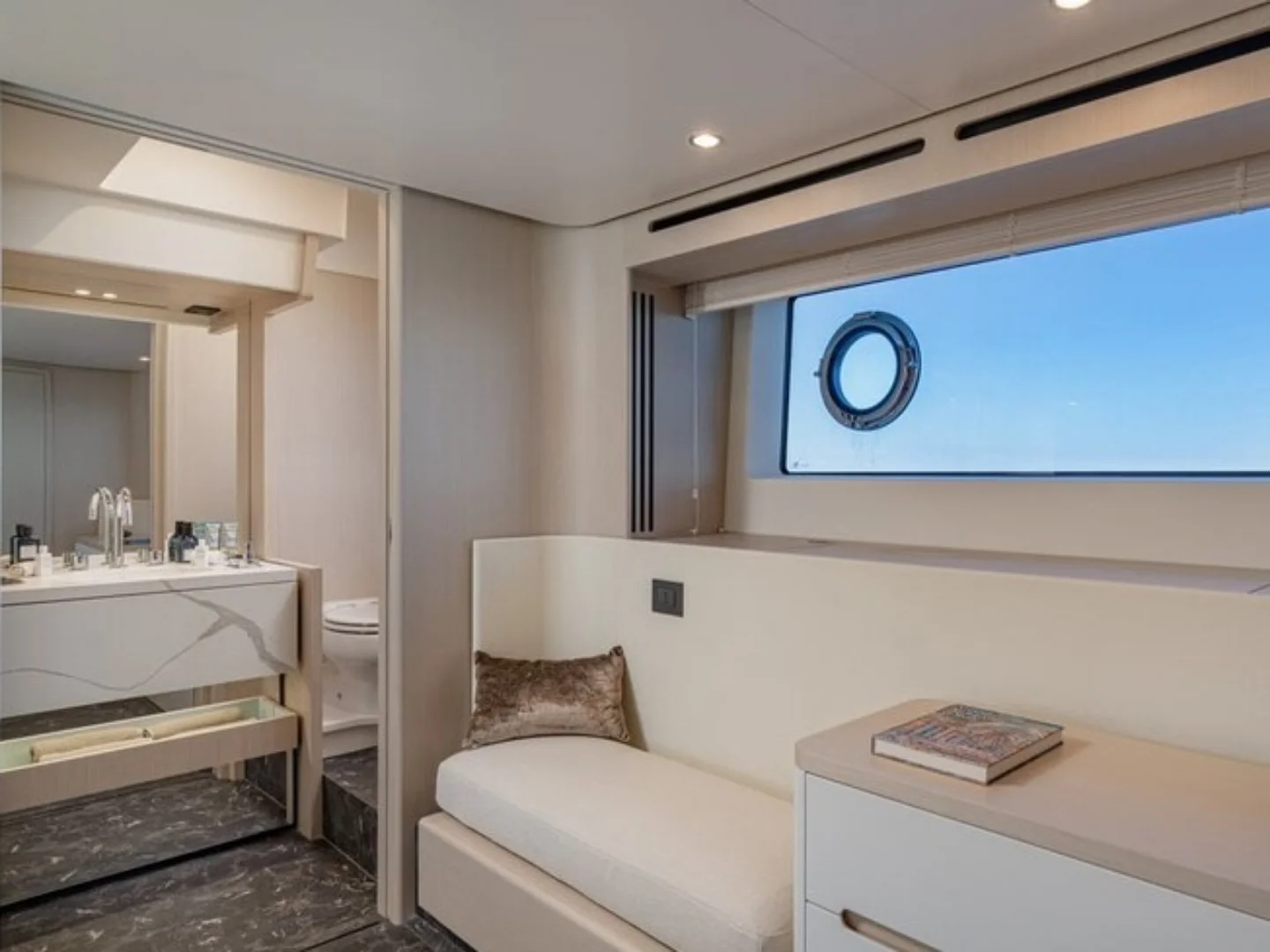 SBK | Azimut 68 Fly - Photo 30