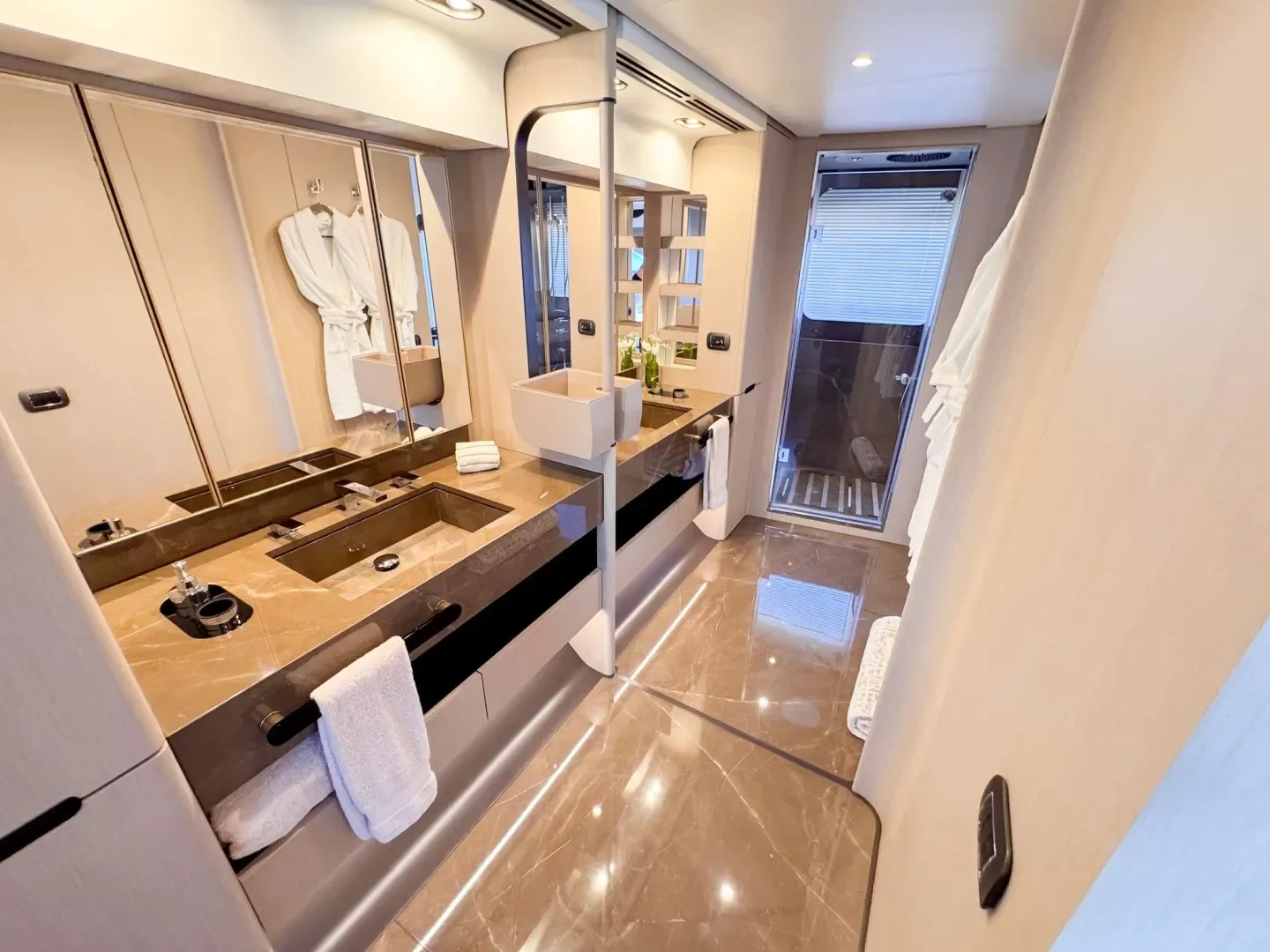 ALEGRIA  | Azimut 105 Grande - Photo 16
