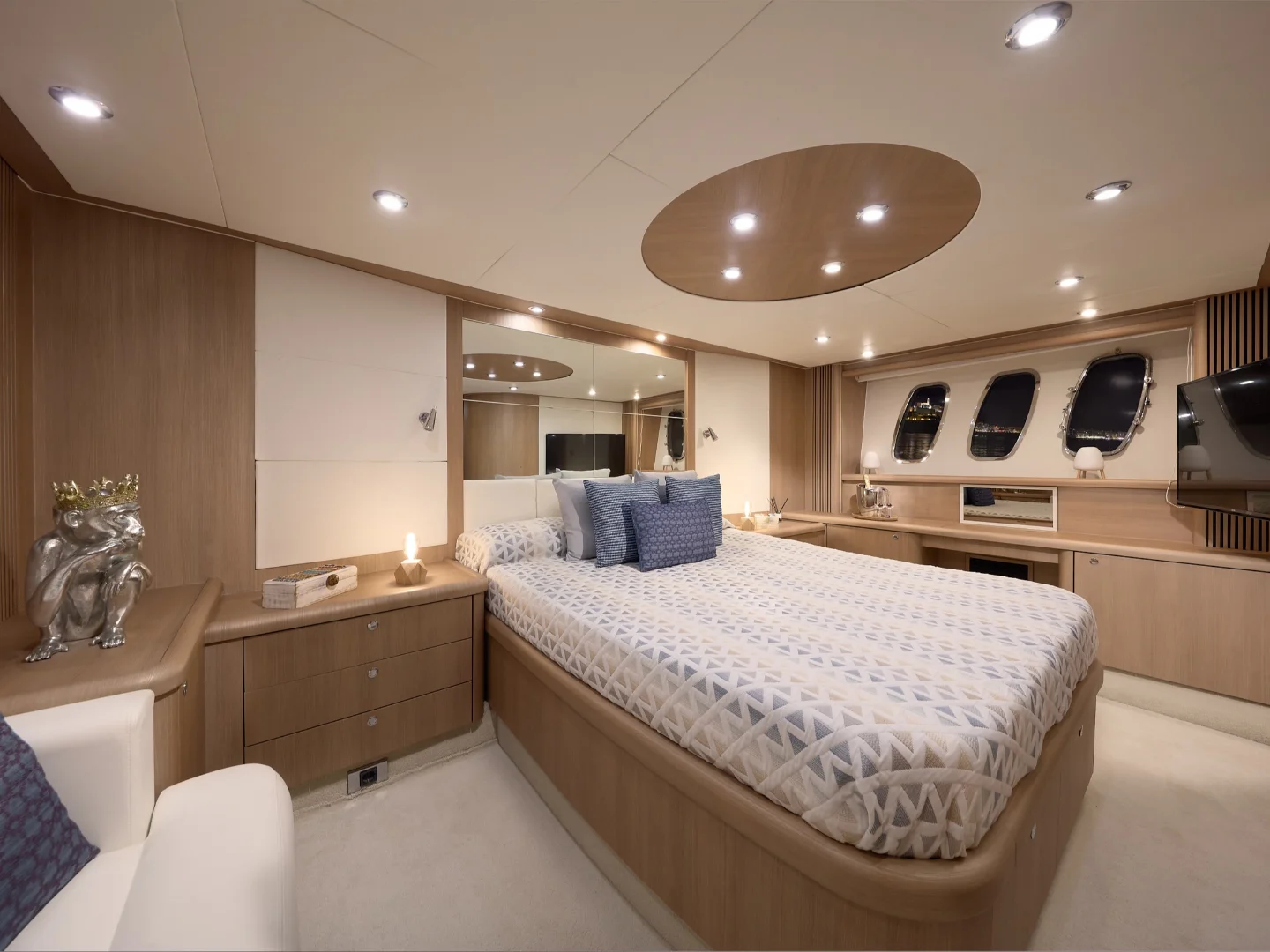 NUMBER 9 | Sunseeker Predator 72 - Photo 9