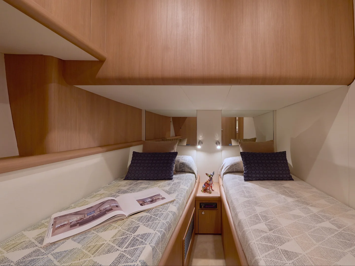 NUMBER 9 | Sunseeker Predator 72 - Photo 11