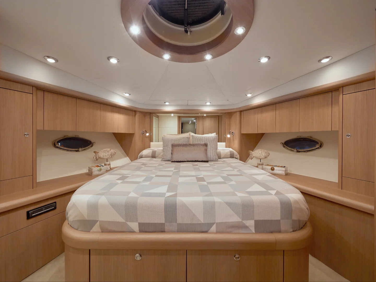 NUMBER 9 | Sunseeker Predator 72 - Photo 12