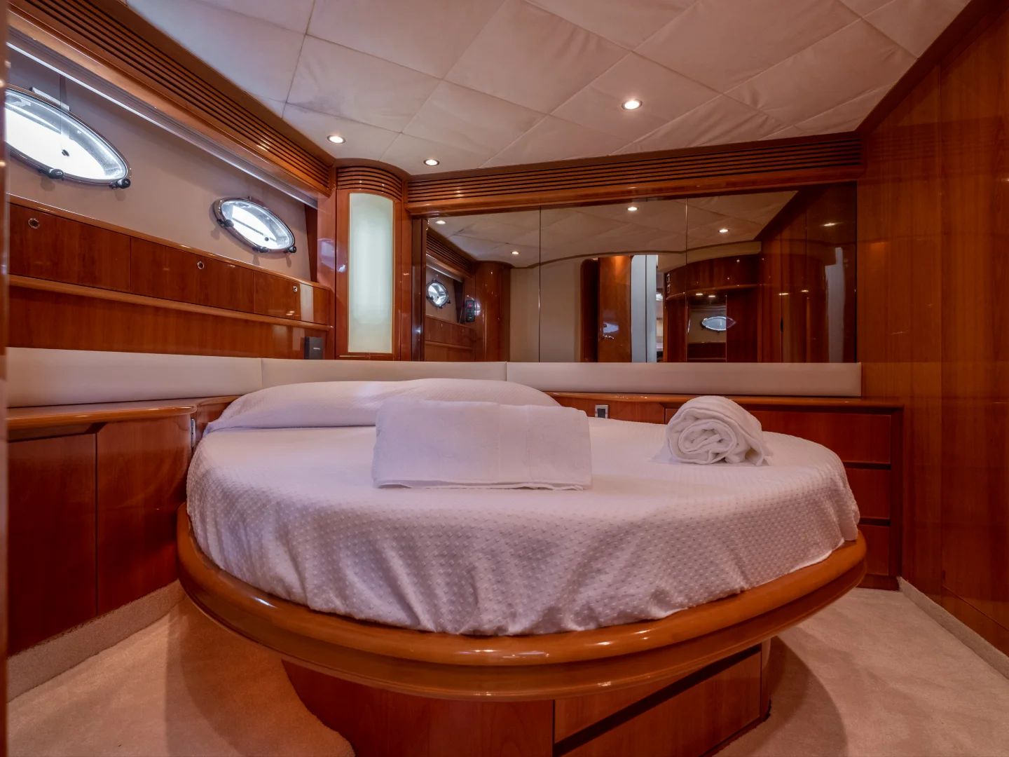 CRETA | Princess V65 - Photo 13
