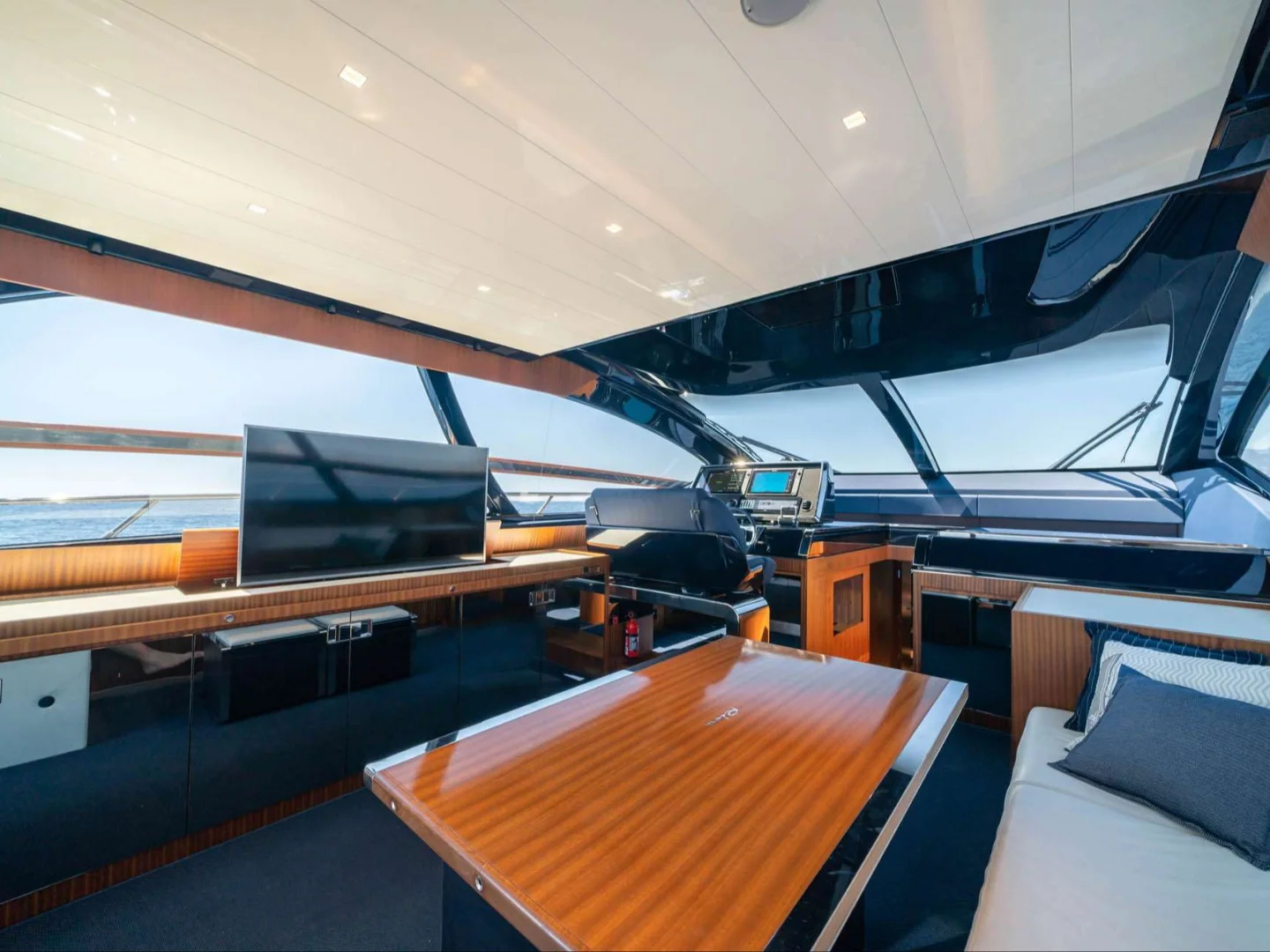 BLUE SHARK | Riva 66 Ribelle - Photo 6