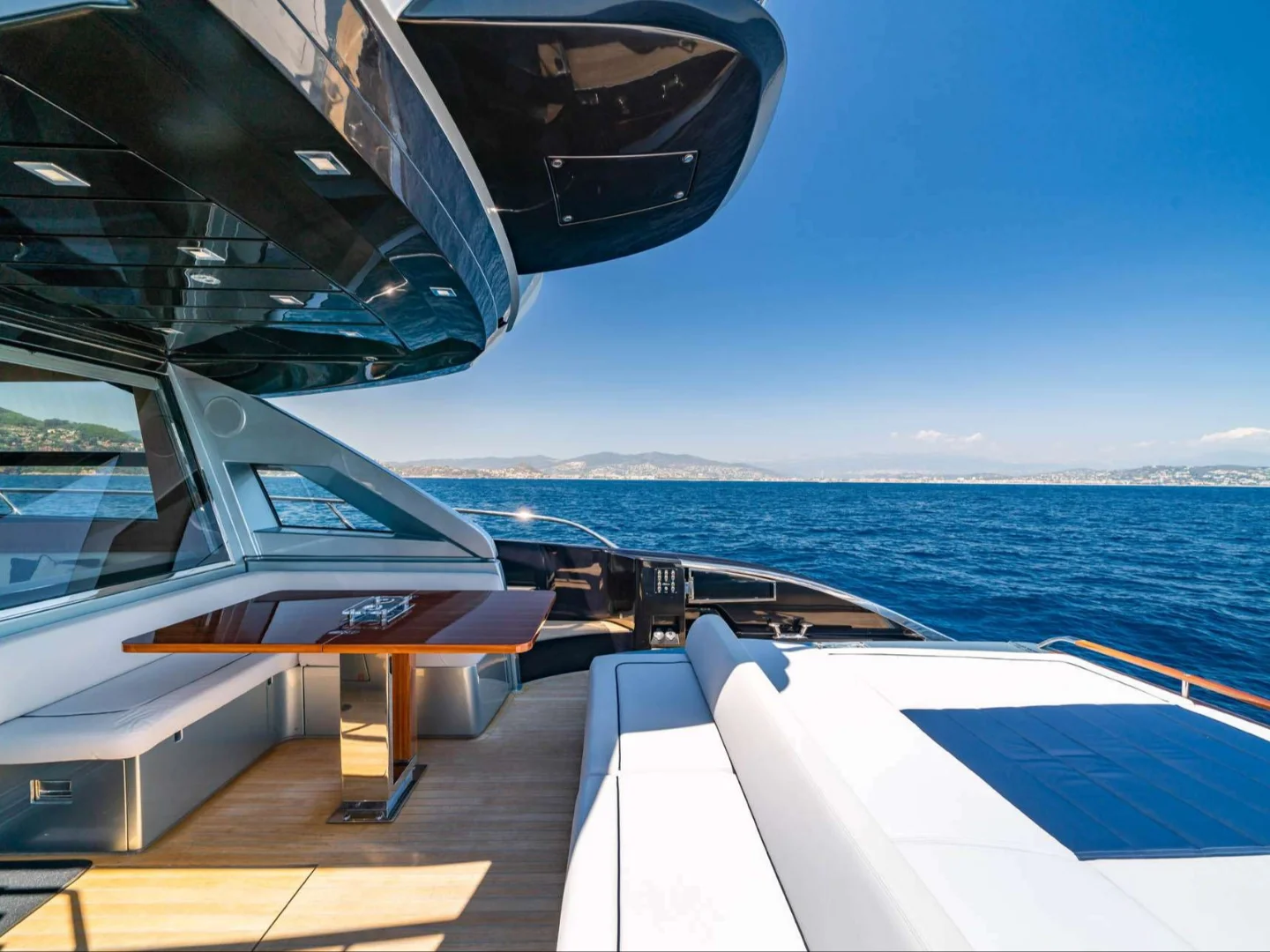 BLUE SHARK | Riva 66 Ribelle - Photo 8