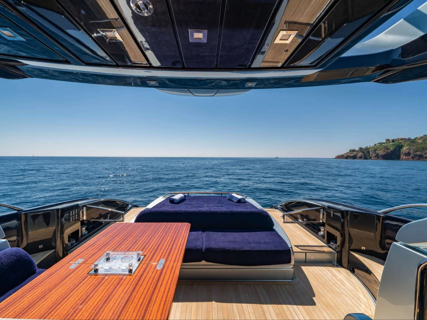 BLUE SHARK | Riva 66 Ribelle - Photo 9