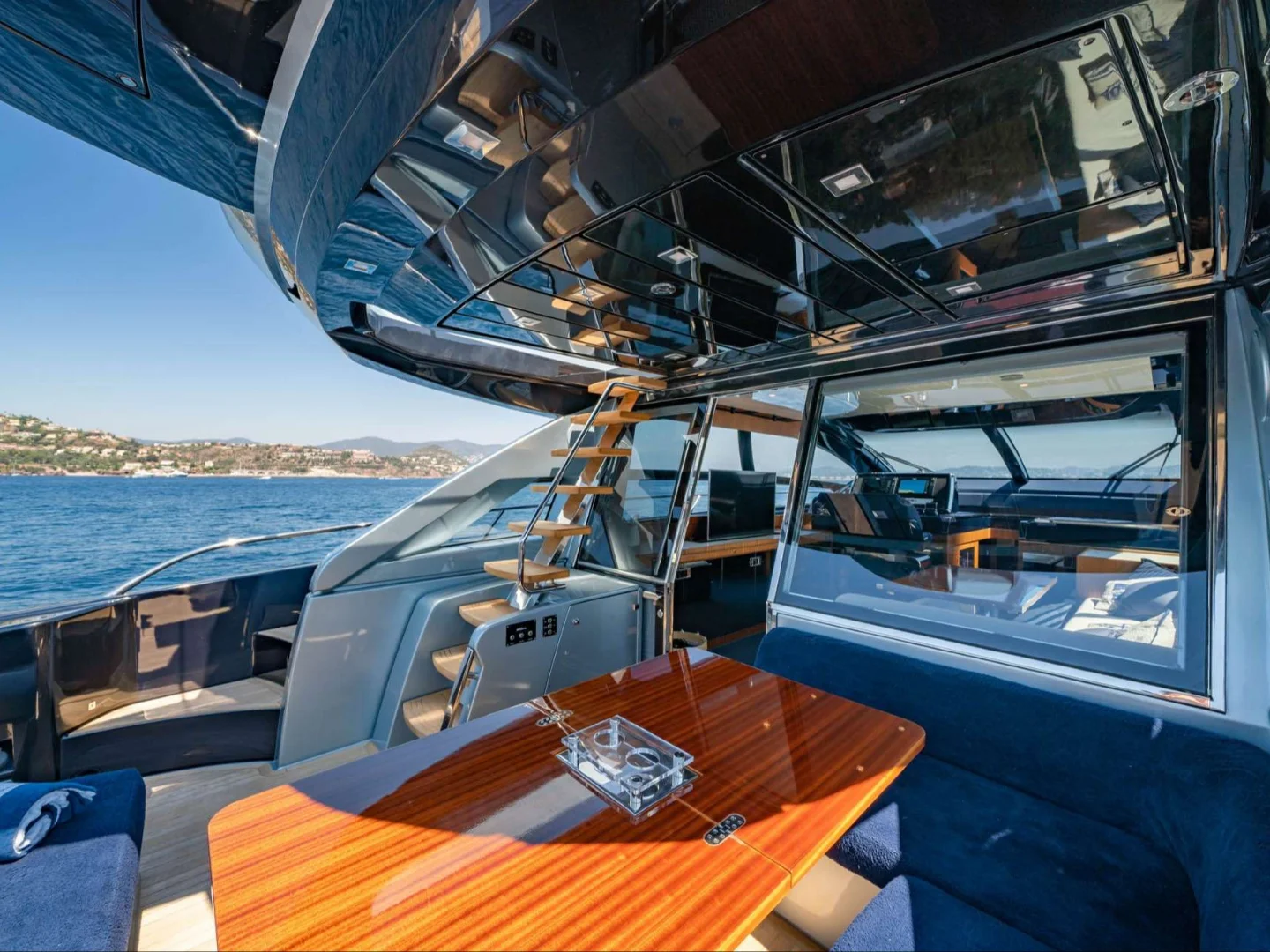 BLUE SHARK | Riva 66 Ribelle - Photo 11