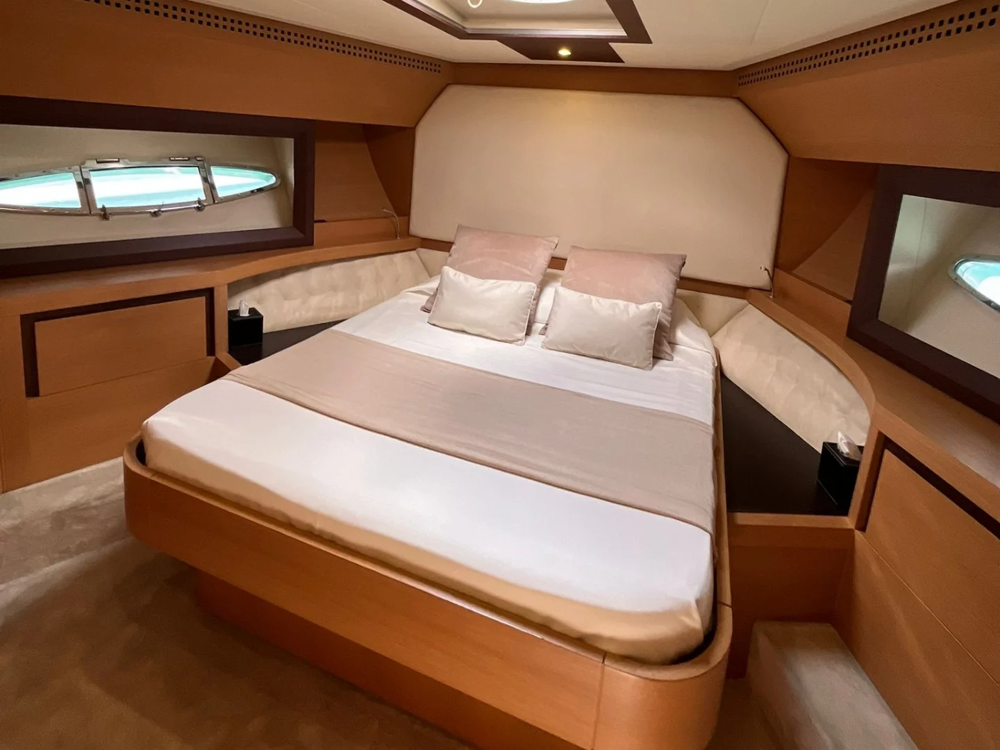 LEGENDARY | Pershing 72 - Photo 15