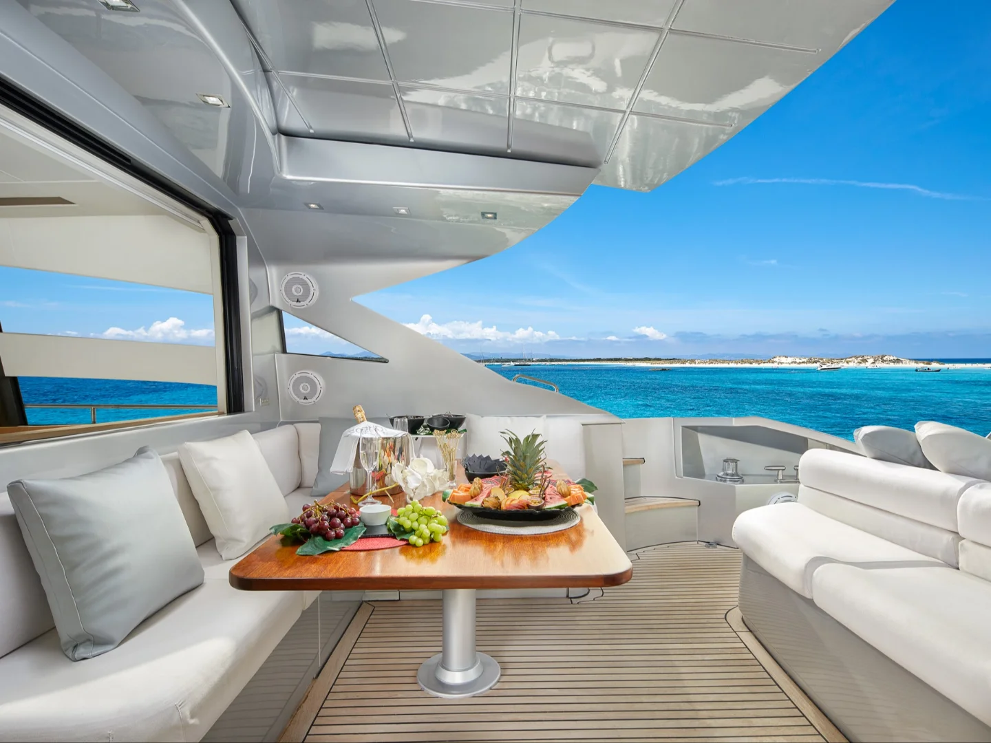 LEGENDARY | Pershing 72 - Photo 9