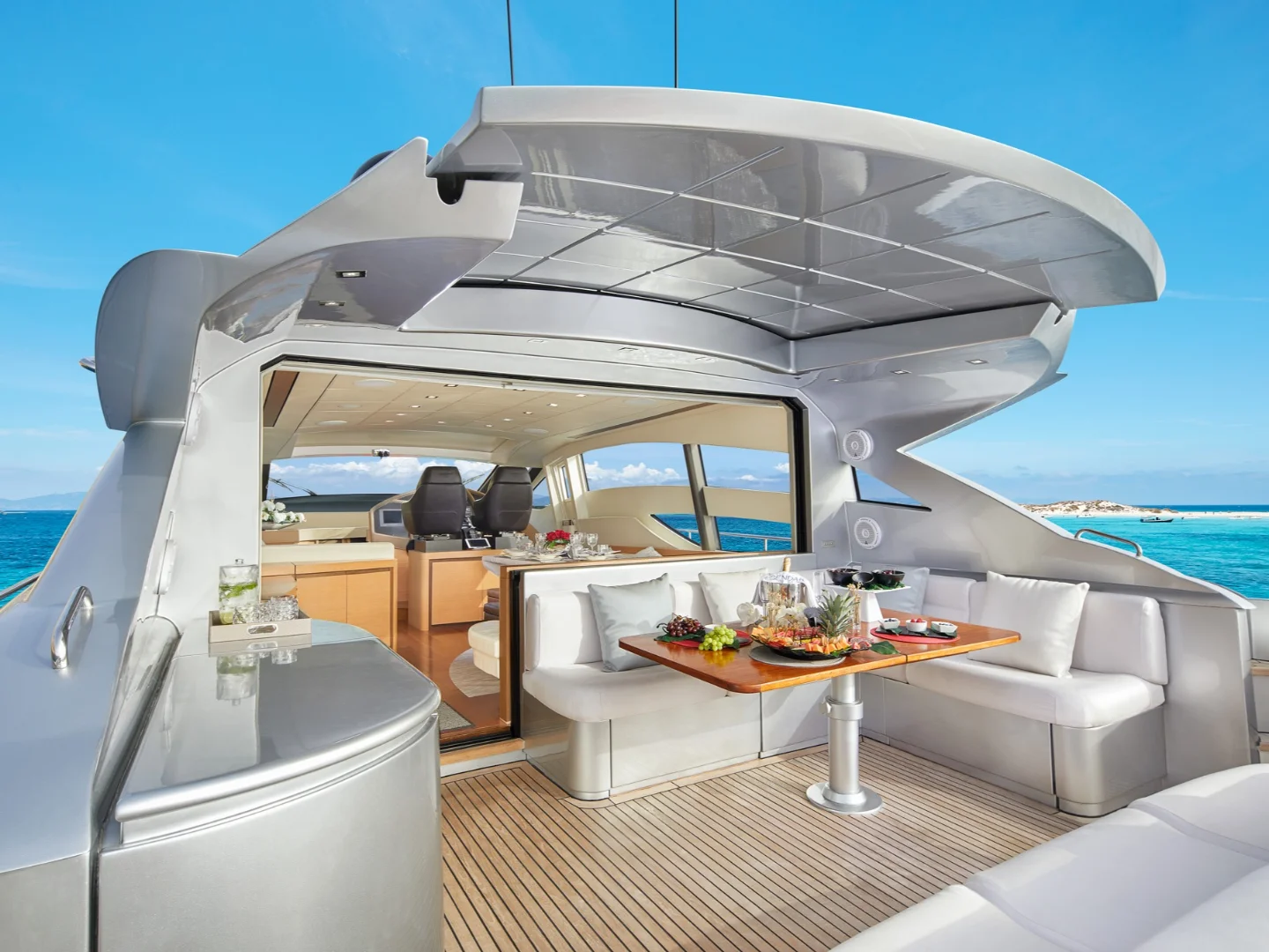 LEGENDARY | Pershing 72 - Photo 10