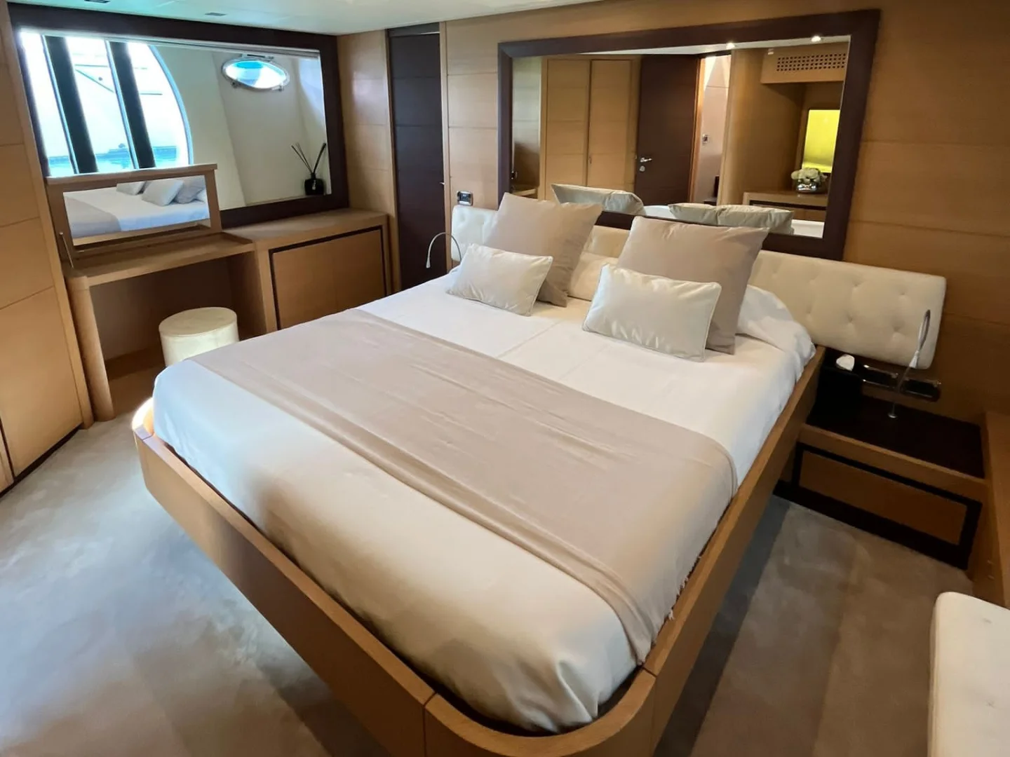 LEGENDARY | Pershing 72 - Photo 16