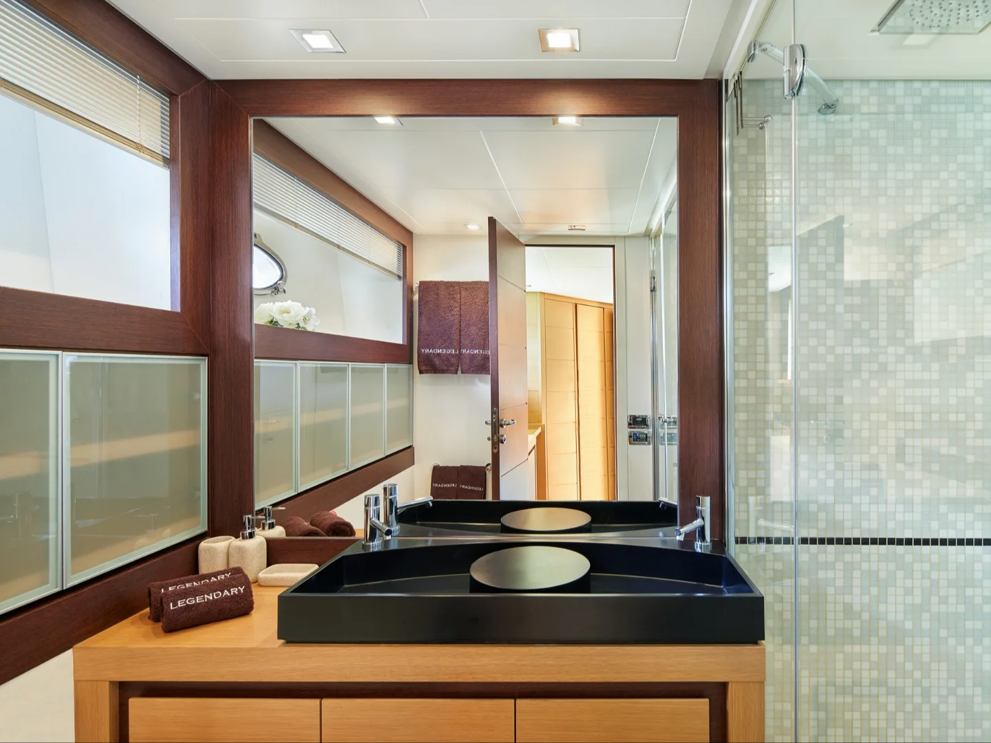 LEGENDARY | Pershing 72 - Photo 17