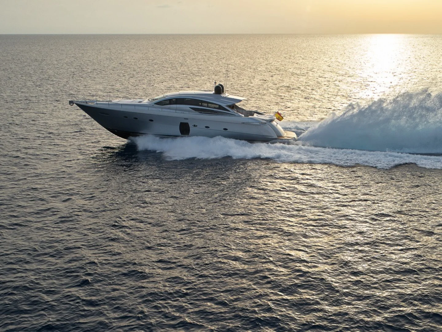LEGENDARY | Pershing 72 - Photo 8