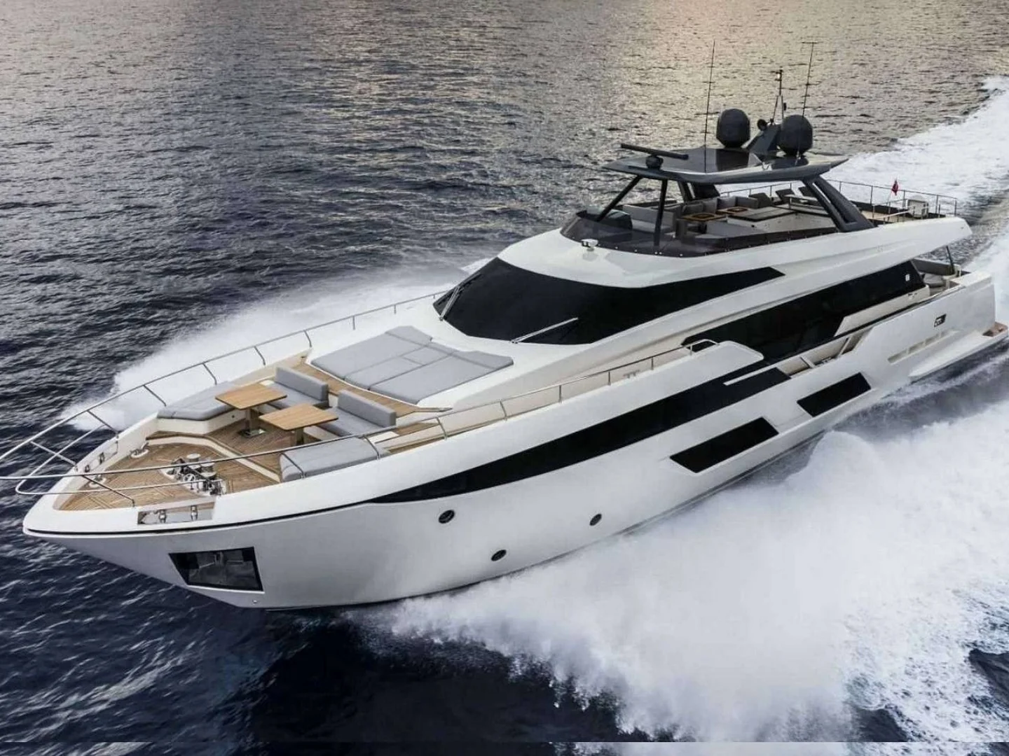 OGUM | Ferretti 920 - Photo 6