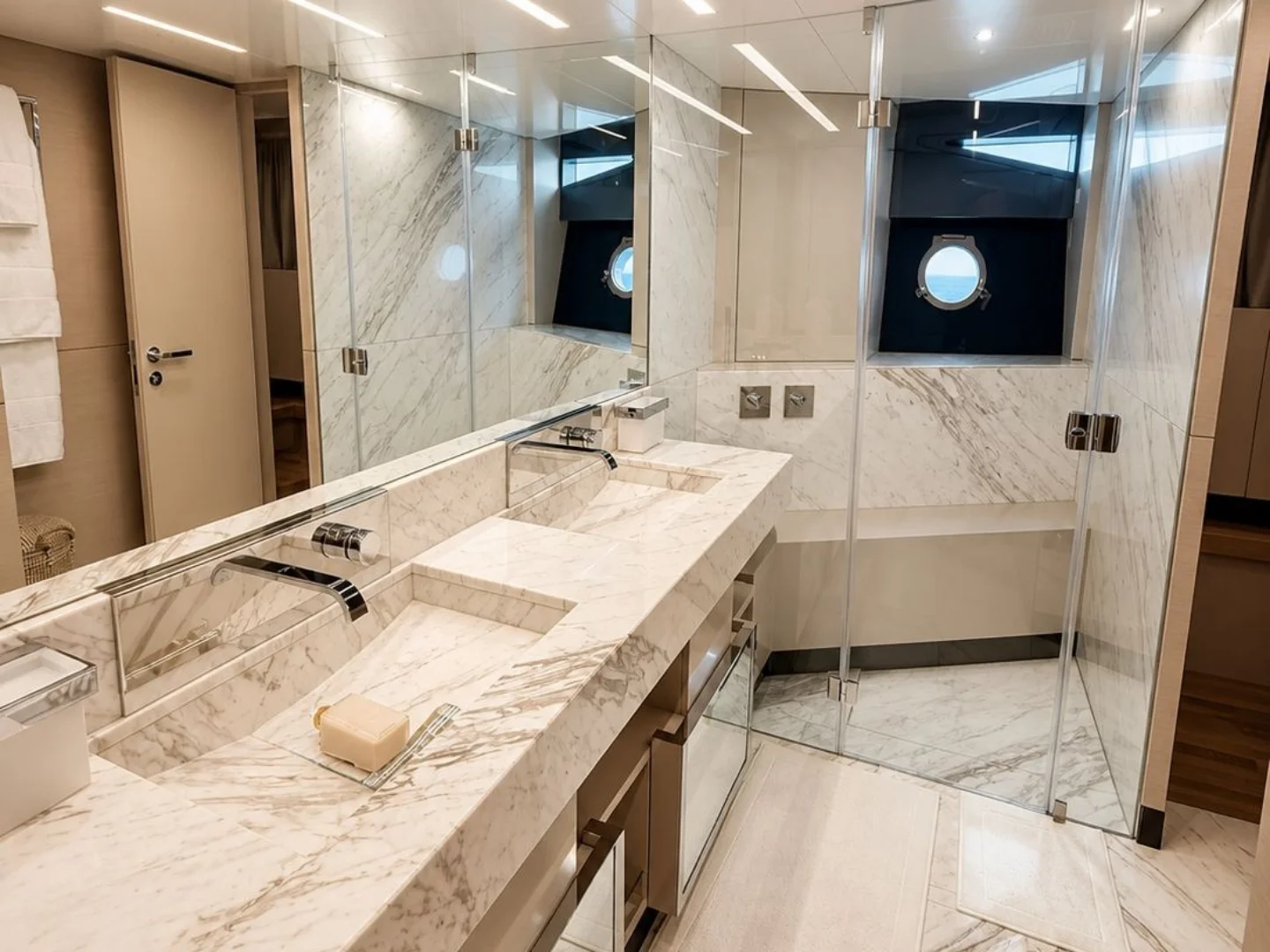OGUM | Ferretti 920 - Photo 10
