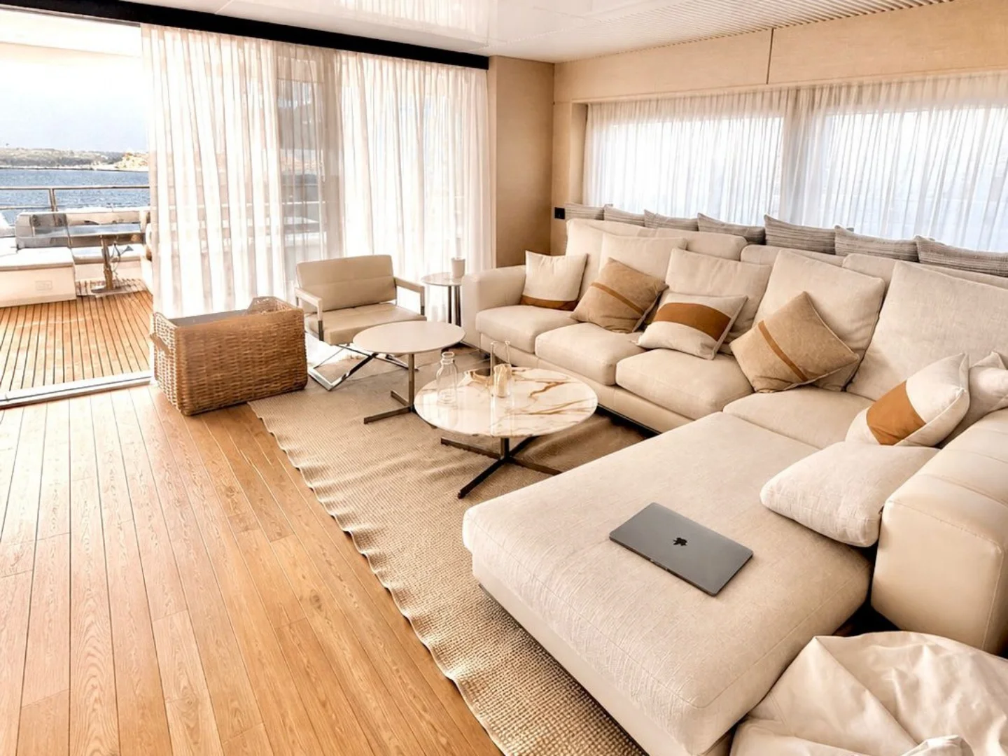 OGUM | Ferretti 920 - Photo 12