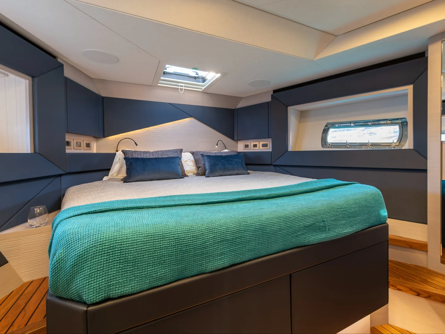 MARLEENA | Pershing 7X - Photo 56
