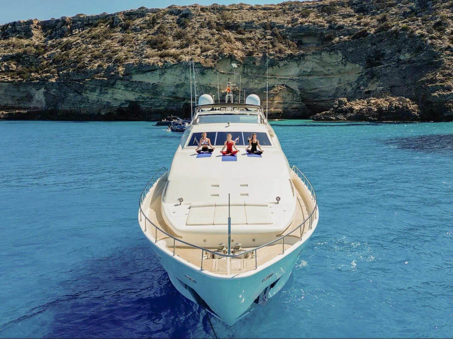 YOLO TOO | Ferretti Custom Line 94 - Photo 4