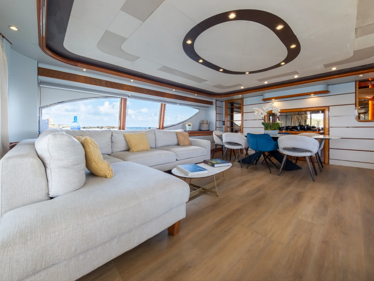 YOLO TOO | Ferretti Custom Line 94 - Photo 6