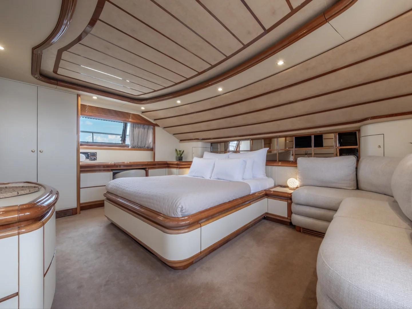 YOLO TOO | Ferretti Custom Line 94 - Photo 8