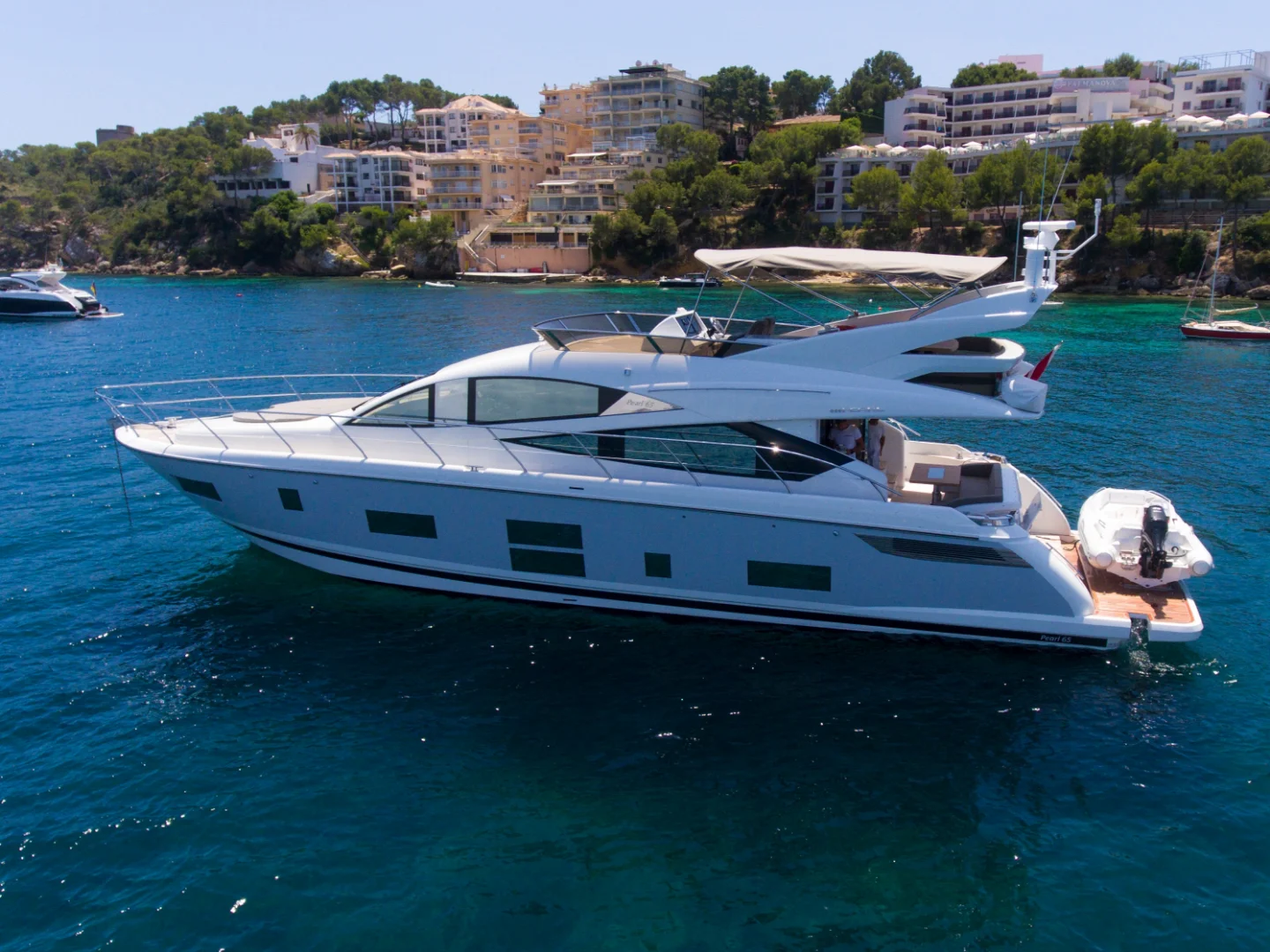 HONEYBEEZ | Pearl 65 — Yacht rental Mallorca