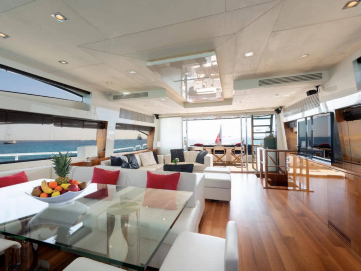 PALUMBA | Sunseeker Predator 84 - Photo 13