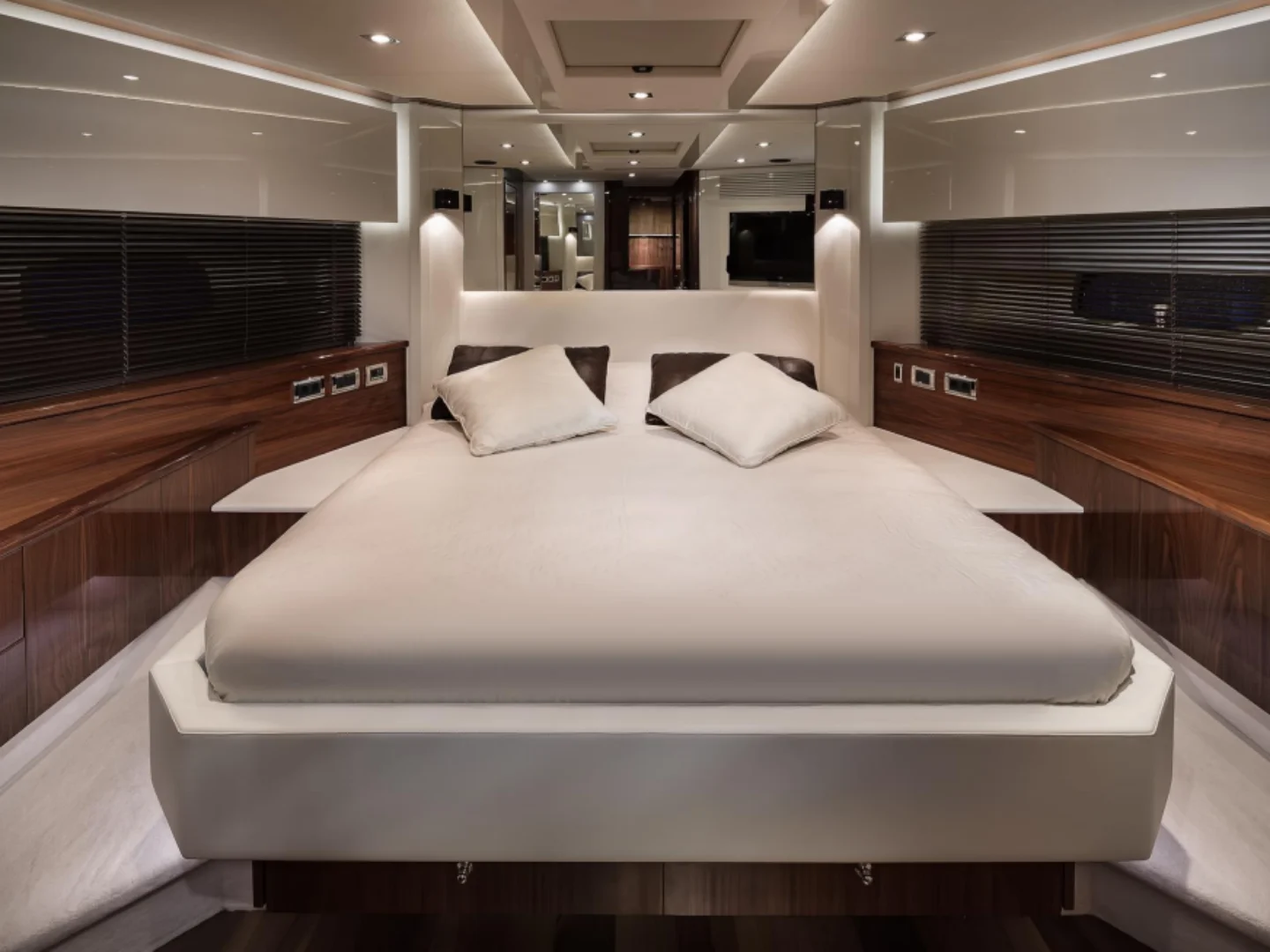 PALUMBA | Sunseeker Predator 84 - Photo 14