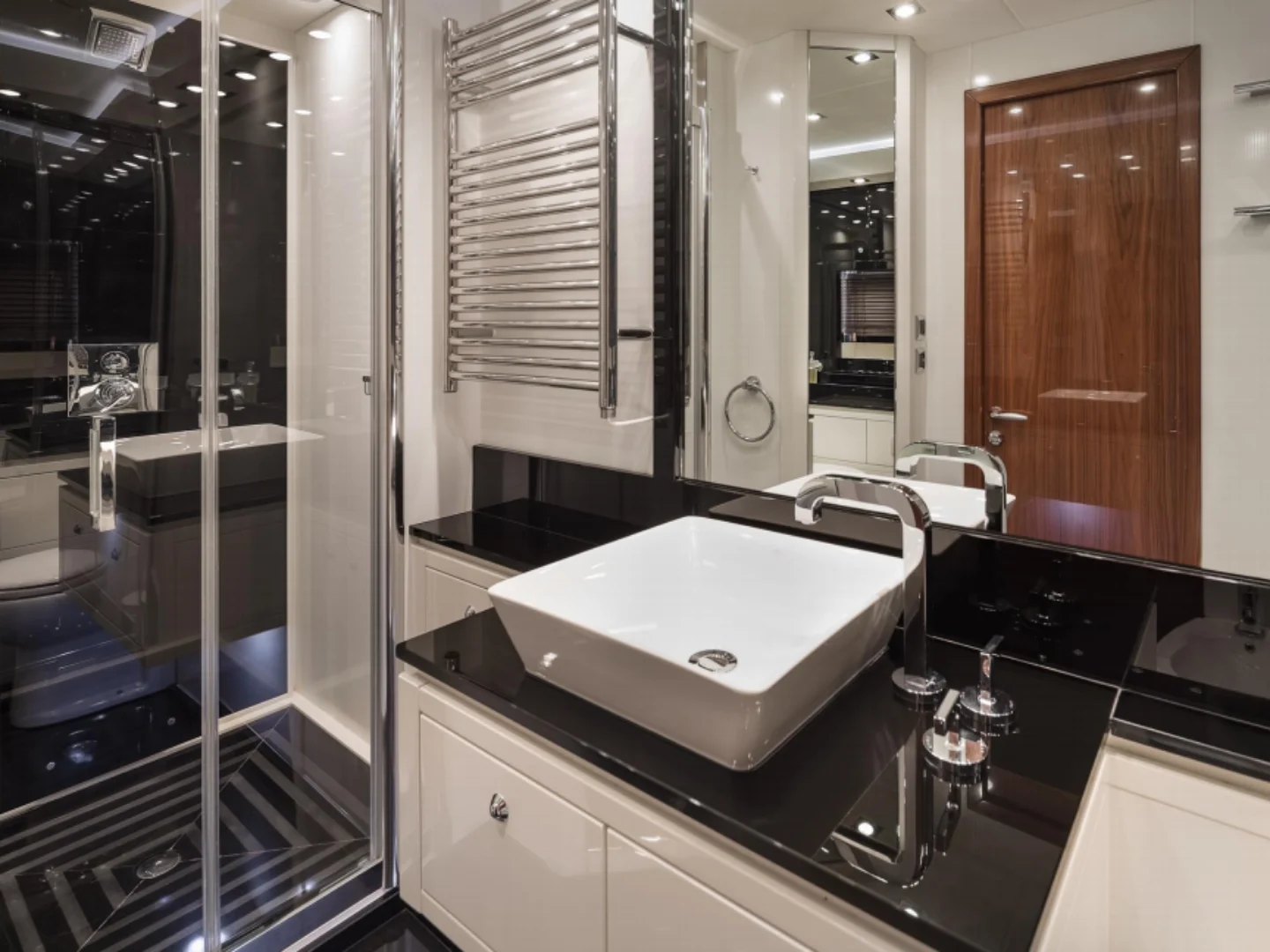 PALUMBA | Sunseeker Predator 84 - Photo 17